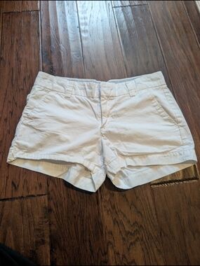 Uniqlo Women's White Mid-rise Cotton Shorts
